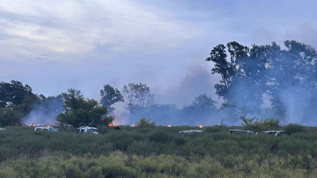 El incendio se da en pastizales de la zona rural de Canning.
