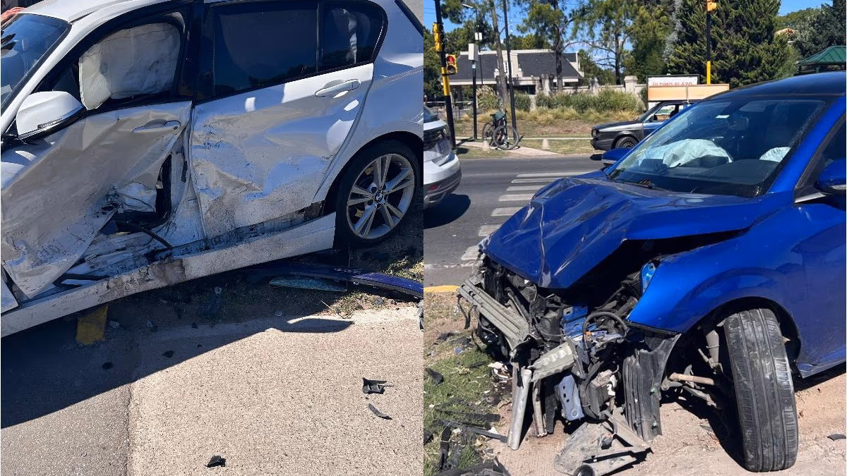 El Peugeot 208 azul embistió al BMW blanco desde el lado del conductor en la ruta 58, Canning.