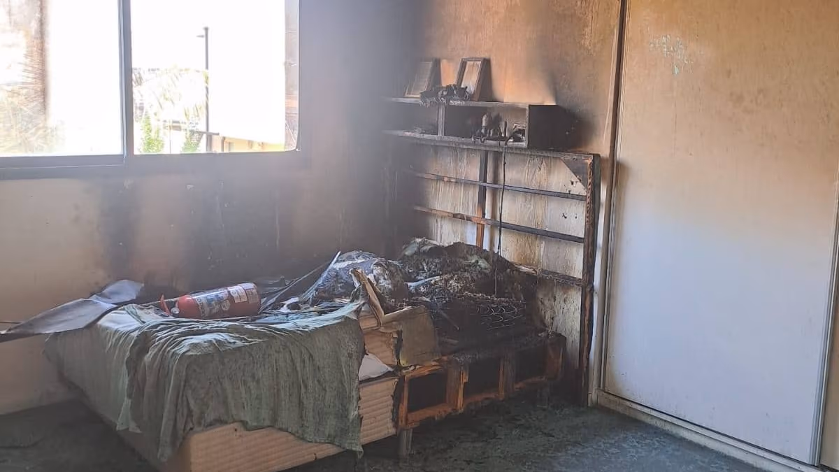 La vivienda afectada por el incendio en el country Lagos de Canning. 