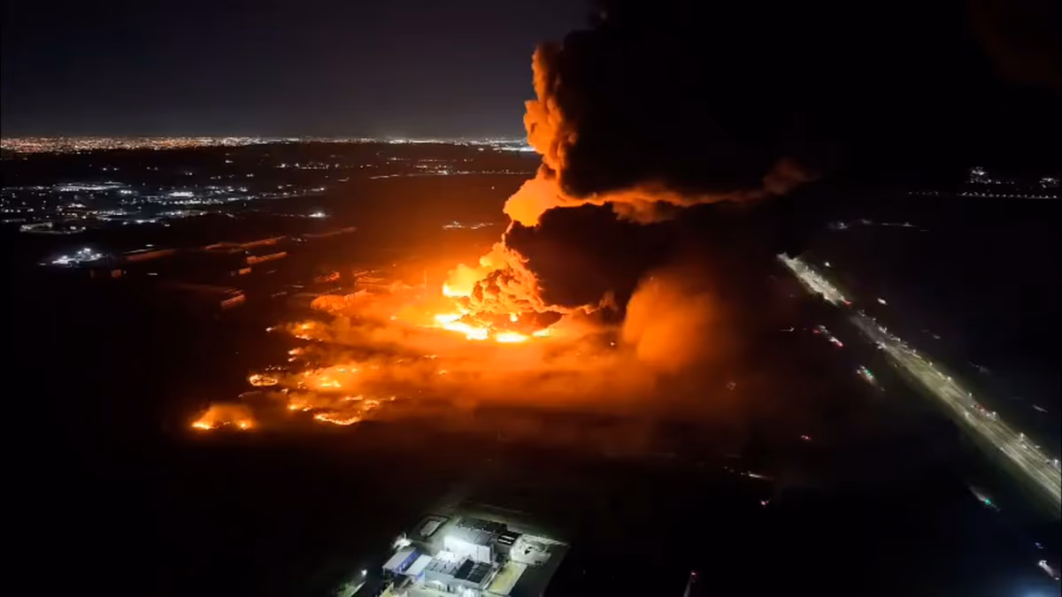 Explosión en un polo industrial genera un fuerte incendio en el municipio de Ezeiza, Argentina | CNN