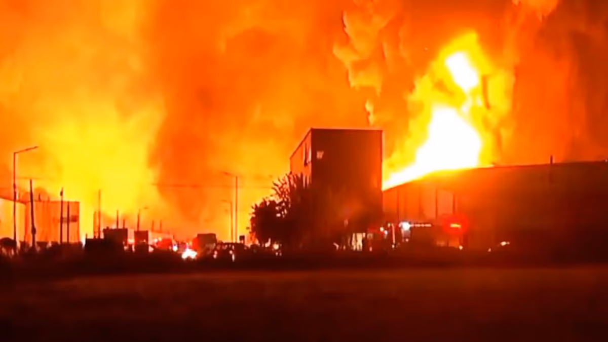 Impresionante explosión e incendio en una fábrica en el Polo Industrial de Ezeiza: hay 15 heridos | Perfil