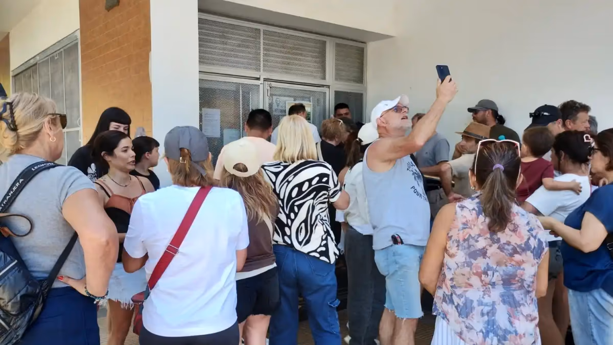 Protesta frente a la oficina de Edesur de San Vicente