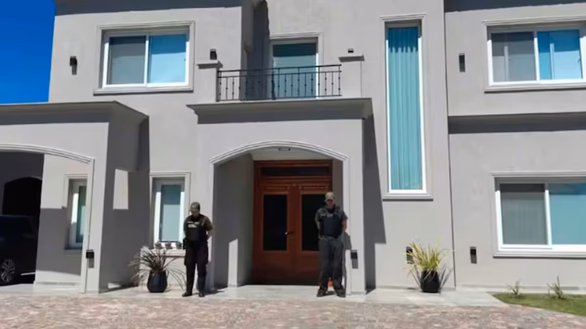 Roberto Zuco fue detenido en su casa del country Terralagos, en Canning, y ahora quedó procesado con prisión preventiva y un embargo de $7000 millones.